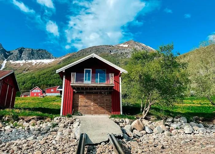 Unique Boathouse With A Spectacular View *